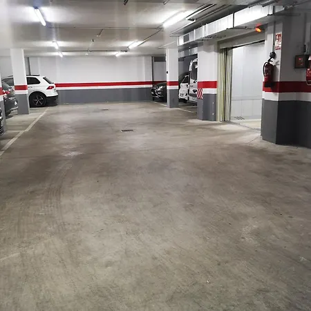 Luz Y Confort Con Garaje Apartman